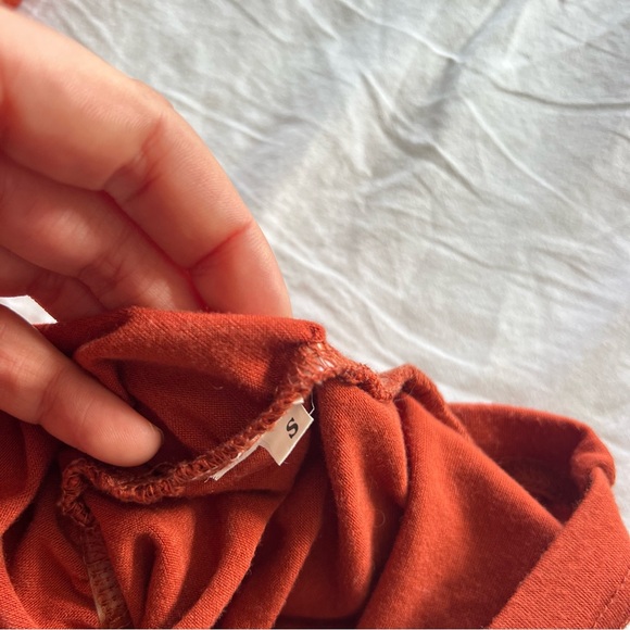 Sleeveless Ruched Rust Dress - Picture 3 of 8